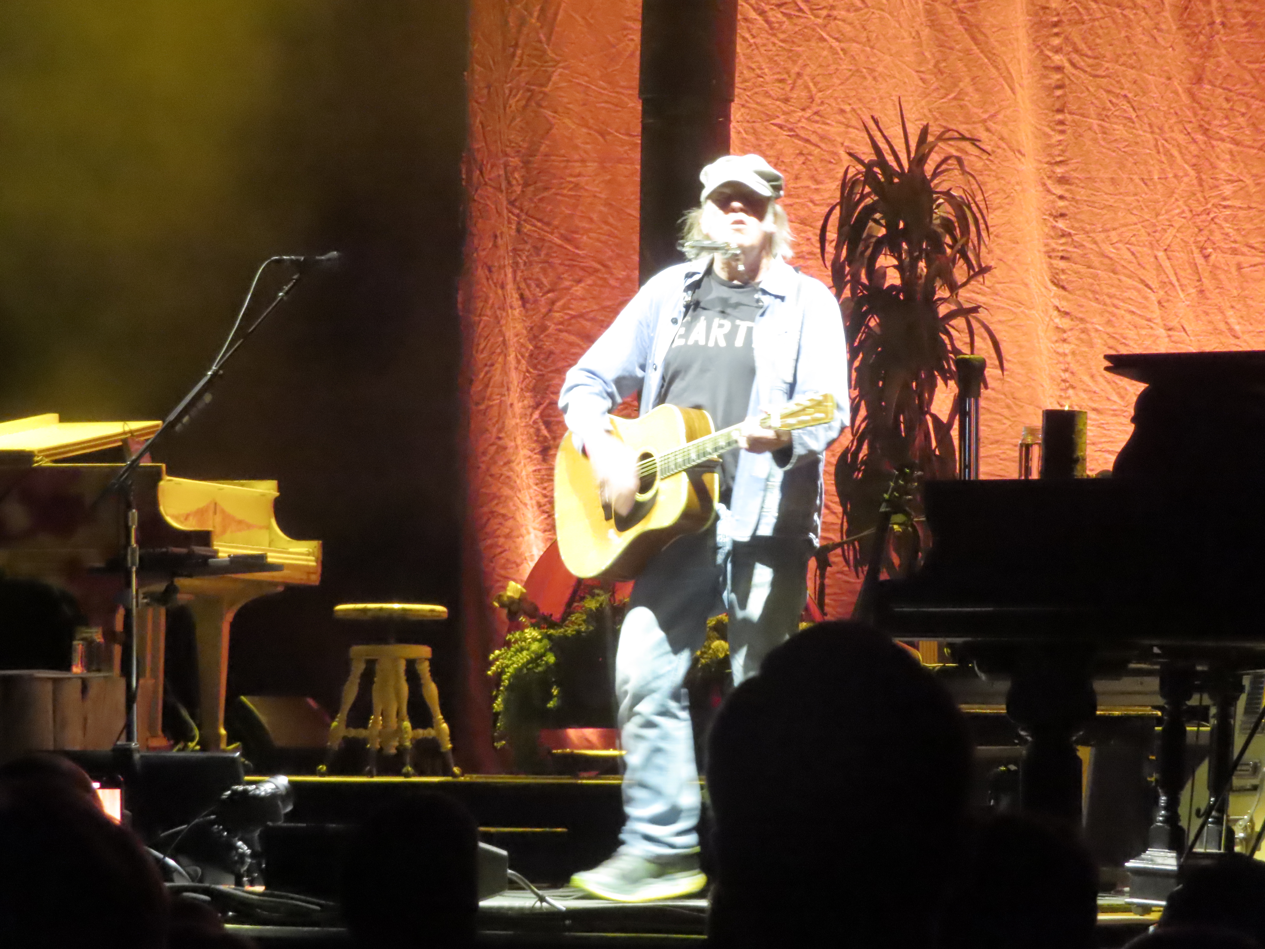 NeilYoung2023-07-20WhiteRiverAmphitheatreAuburnWA (4).jpg